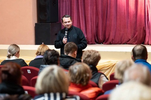 Изображение к новости 'Встречи с жителями муниципалитетов - важная часть поездок губернатора Андрея Чибиса по региону'