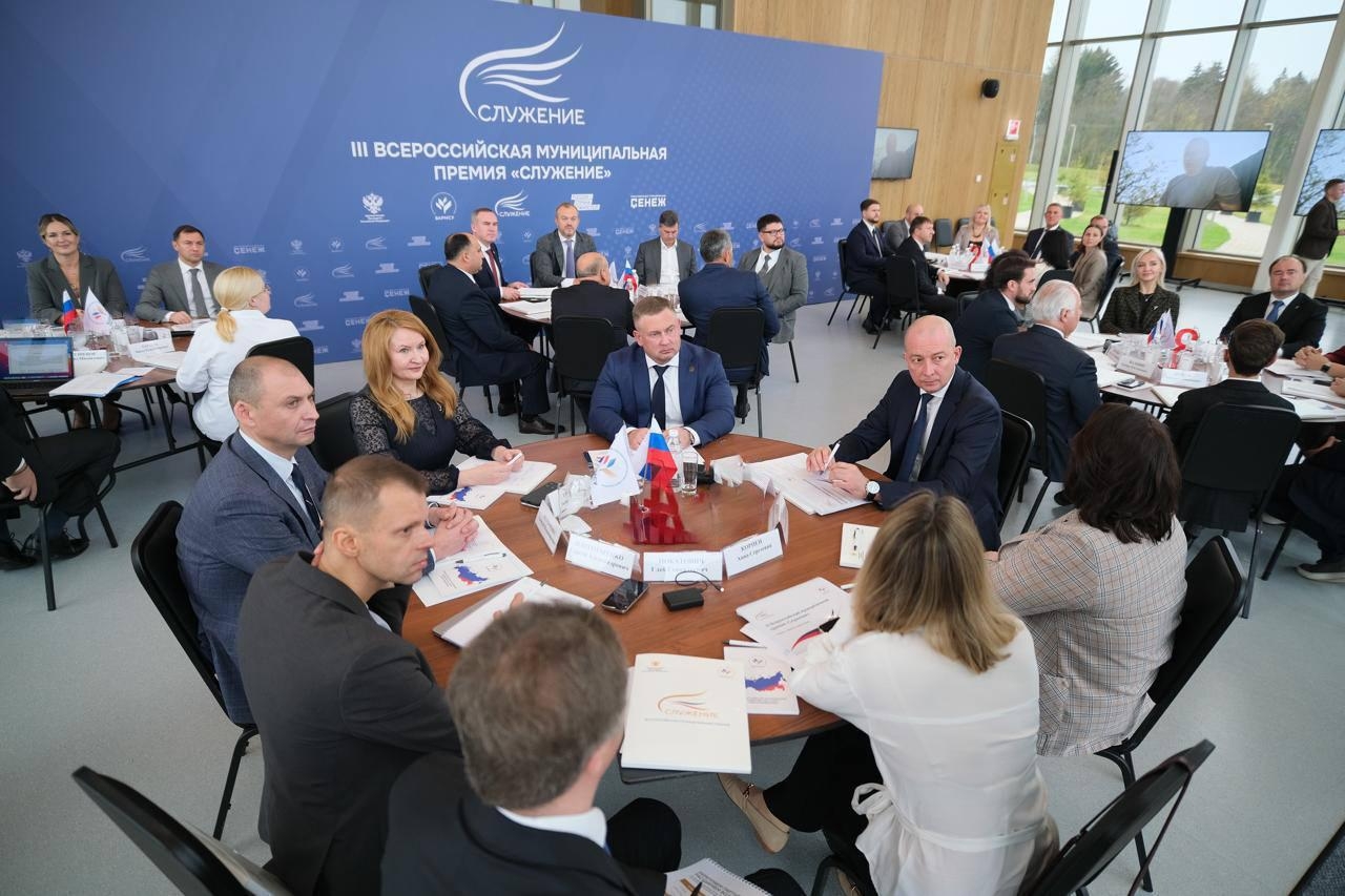 Изображение к новости 'Владимир Якушев: Премия «Служение» дает возможность депутатам «Единой России» показать компетентность и достойно представить свой регион'