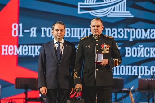 Изображение к новости 'Губернатор Андрей Чибис вручил награды родственникам участников СВО, волонтерам, поисковикам и общественникам из нескольких муниципальных образований Мурманской области'