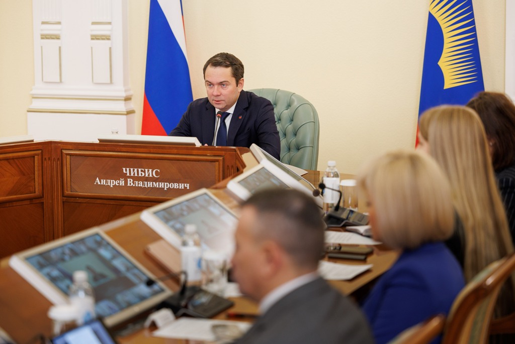 Изображение к новости 'Сегодня на оперативном совещании в ходе обсуждения итогов прямой линии с губернатором, прошедшей 7 сентября, Андрей Чибис обратил внимание муниципальных властей на необходимость оперативной, своевременной реакции на обращения граждан'