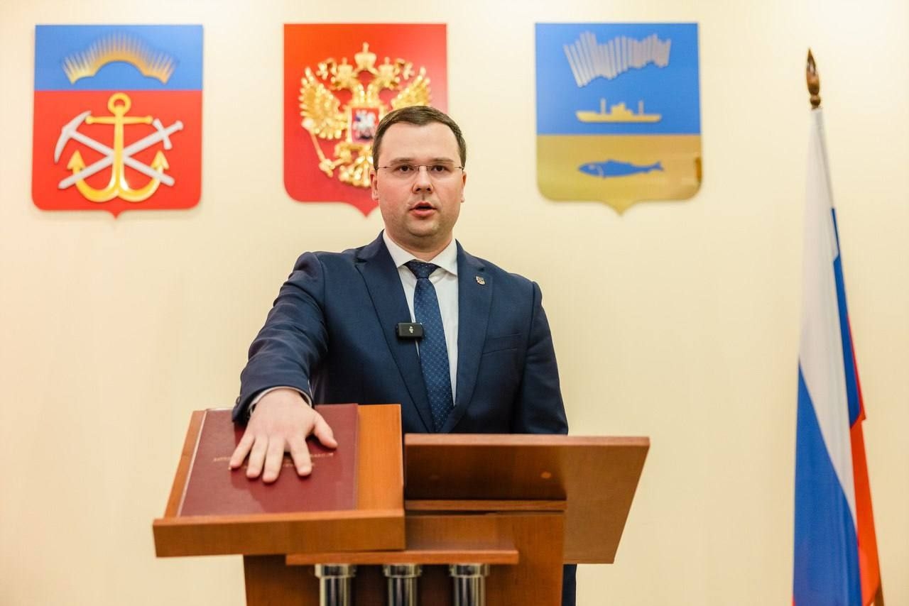 Изображение к новости 'На внеочередном заседании Совета депутатов города Мурманска был единогласно выбран новый Глава города Мурманска.'