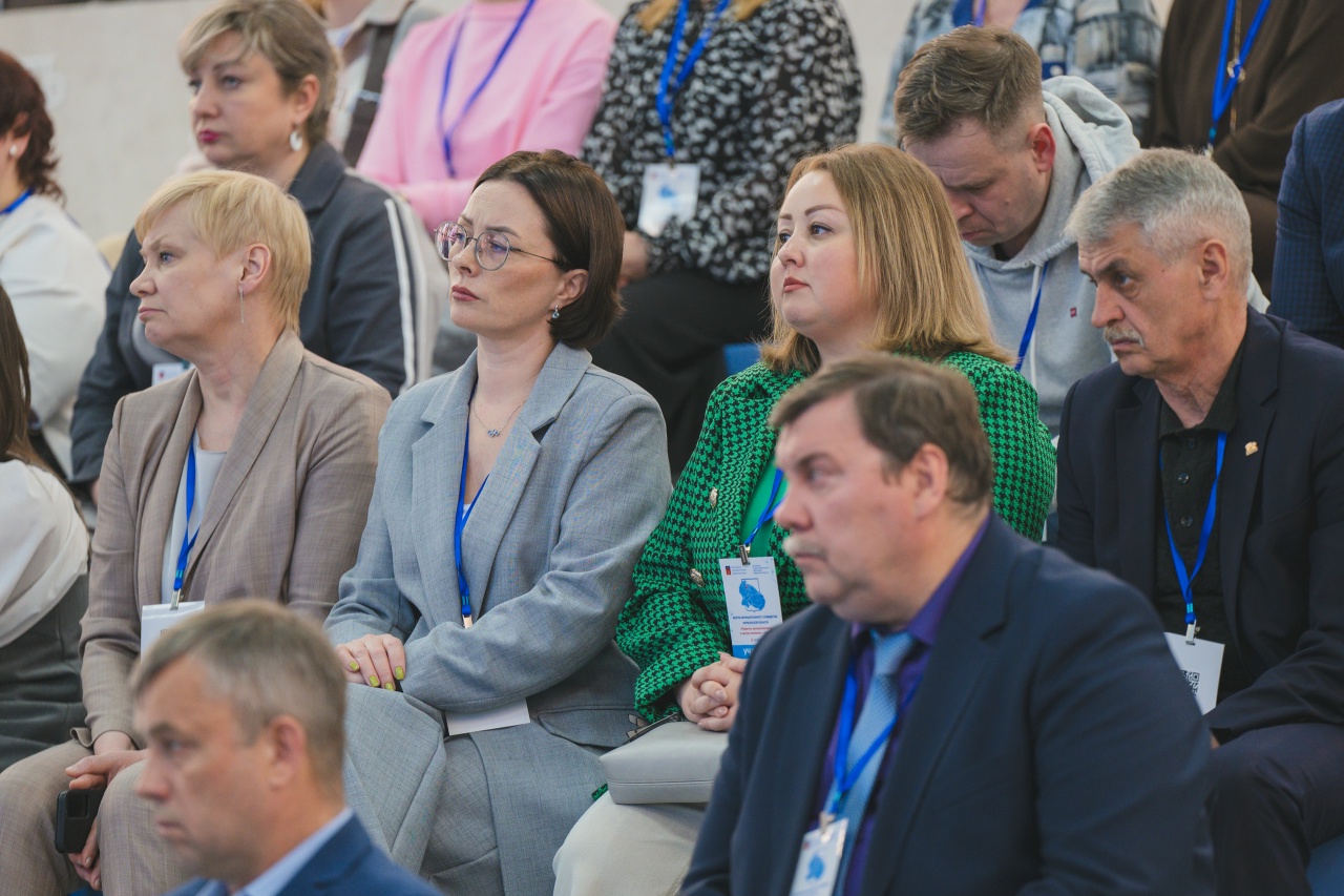 Изображение 1 к новости 'В Мурманске состоялся форум муниципального сообщества «Развитие муниципалитетов: в центре внимания – человек».'