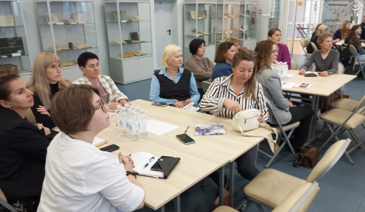 Изображение 1 к новости 'Сегодня в Мурманске завершилось обучающее мероприятие для специалистов по работе с обращениями граждан, которое было организовано Ассоциацией "Совет муниципальных образований Мурманской области"'